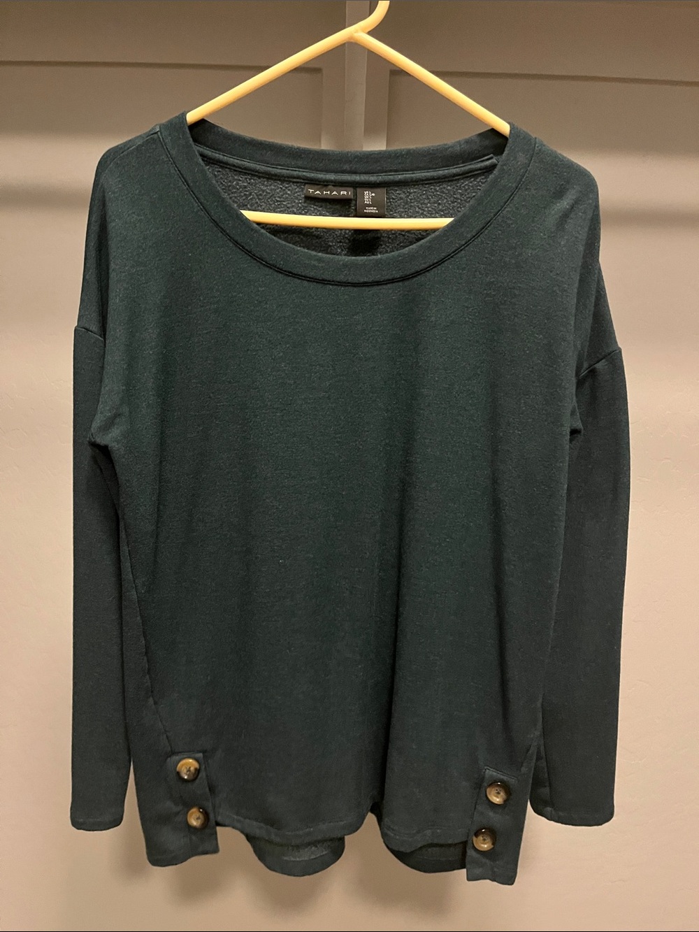 Tahari Deep Green Long Sleeve Button-Hem Sweatshirt